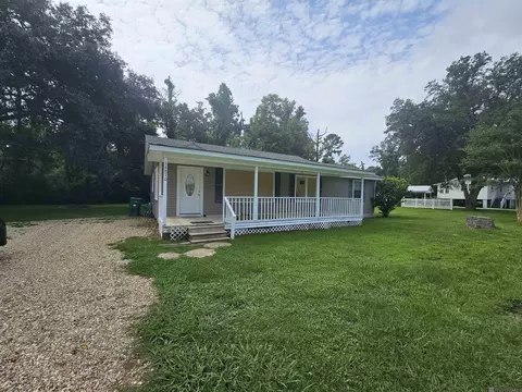 14870 Lee Dr, Port Vincent, LA 70726