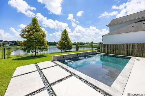 13621 Brook Point Dr, Baton Rouge, LA 70810