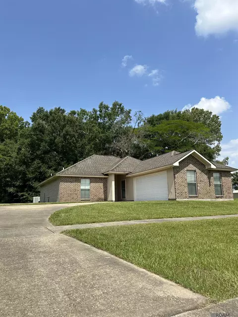 705 Chemin Dr, Baker, LA 70714