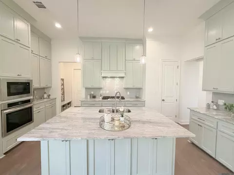 14113 Shore Beck Dr, Baton Rouge, LA 70810
