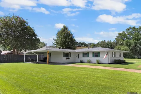 10200 Mimosa Ct, Saint Francisville, LA 70775
