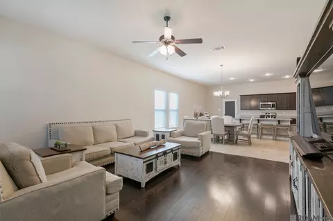 42427 Harborstone Ave, Prairieville, LA 70769