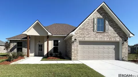 18834 Corlis Green Dr, Zachary, LA 70791