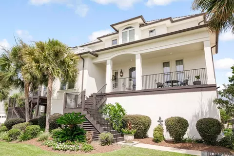 33075 Rivergate Cir, Springfield, LA 70462