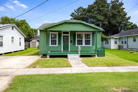 414 Courthouse St, Port Allen, LA 70767