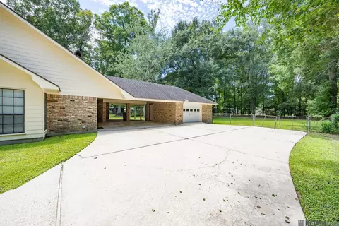 Exterior - 14913 Crystal Dr, Pride, LA 70770 photo 4 of 10
