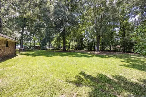 Exterior - 14913 Crystal Dr, Pride, LA 70770 photo 9 of 10