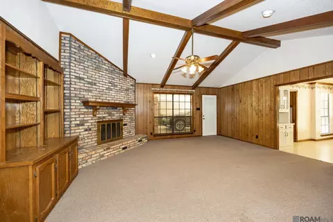 Living - 14913 Crystal Dr, Pride, LA 70770 photo 1 of 3