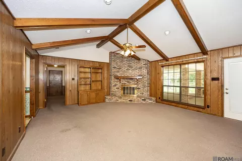 Living - 14913 Crystal Dr, Pride, LA 70770 photo 2 of 3