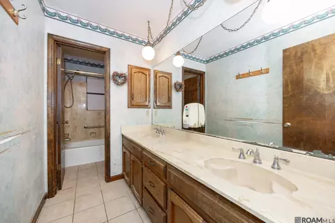 Bath - 14913 Crystal Dr, Pride, LA 70770 photo 3 of 4