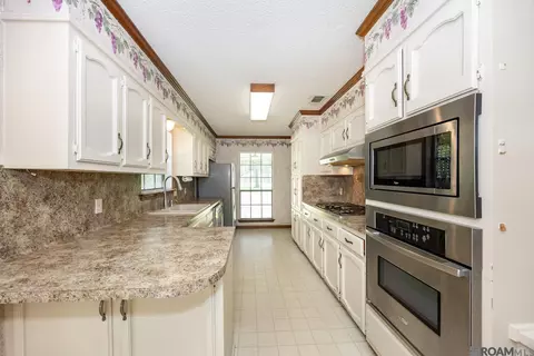 Kitchen - 14913 Crystal Dr, Pride, LA 70770 photo 1 of 4