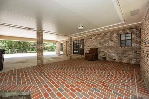 Exterior - 14913 Crystal Dr, Pride, LA 70770 photo 6 of 10