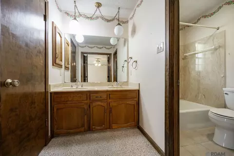 Bath - 14913 Crystal Dr, Pride, LA 70770 photo 1 of 4