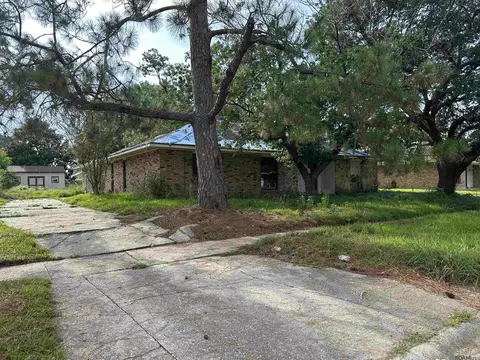 4930 Shadeland Dr, Baton Rouge, LA 70816