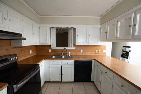 Kitchen - 607 Maureen Dr, Baker, LA 70714 photo 1 of 2