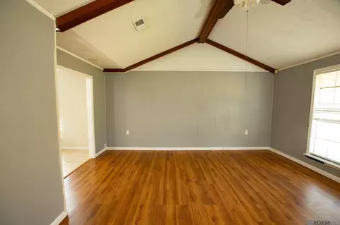 Living - 607 Maureen Dr, Baker, LA 70714 photo 2 of 5