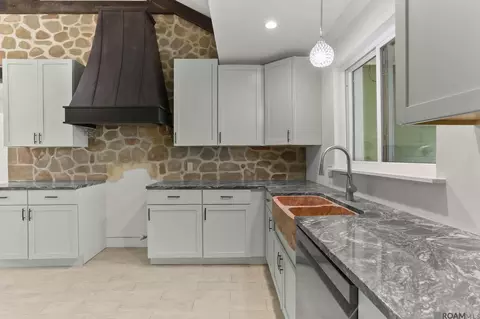 Kitchen - 7640 Pettit Rd, Baker, LA 70714 photo 2 of 2