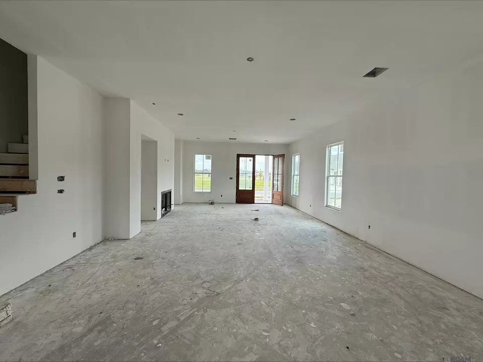 Living - 2543 Ebb Ave, Baton Rouge, LA 70810 photo 2 of 2