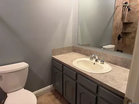 Bath - 26806 Pen Dr, Walker, LA 70785 photo 2 of 4