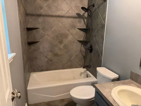 Bath - 26806 Pen Dr, Walker, LA 70785 photo 3 of 4