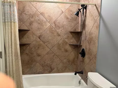 Bath - 26806 Pen Dr, Walker, LA 70785 photo 1 of 4