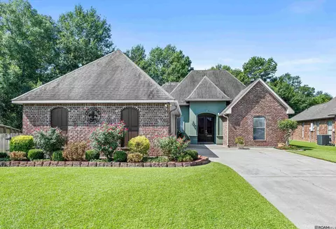 10046 Angela Dr, Denham Springs, LA 70706