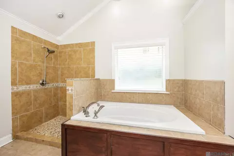 Bath - 12900 Heather Dr, Walker, LA 70785 photo 1 of 3
