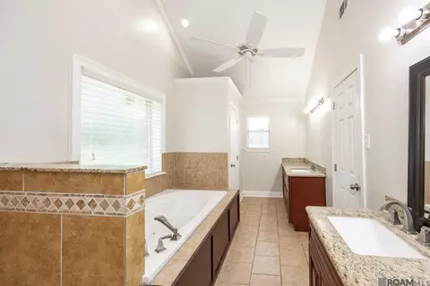 Bath - 12900 Heather Dr, Walker, LA 70785 photo 2 of 3