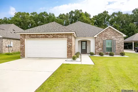 2448 Woodland Ct, Port Allen, LA 70767