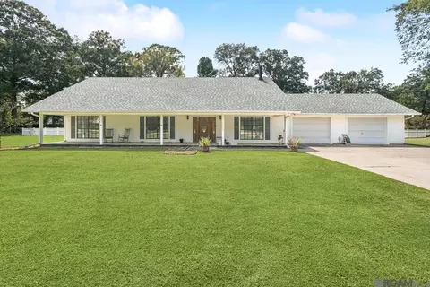 15239 White Oak Run Dr, Pride, LA 70770