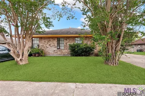 323-325 Meadows Dr, Destrehan, LA 70047