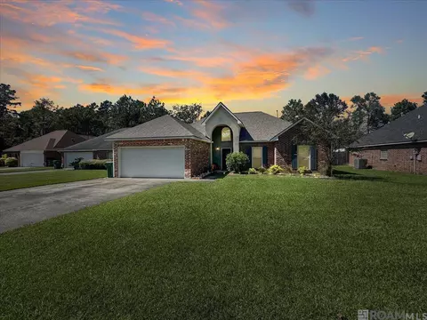 23519 S Pointe Dr, Denham Springs, LA 70726