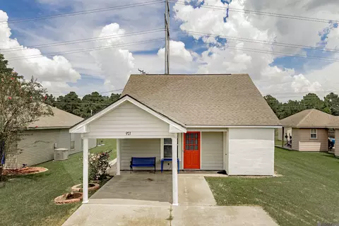 973 Meadow Glen Ave, Zachary, LA 70791