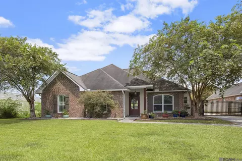 16056 W Lakepoint Ct, Prairieville, LA 70769