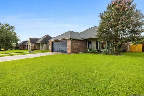 40428 Fox Run Dr, Gonzales, LA 70737