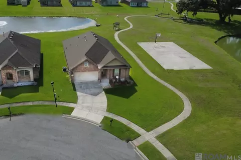 11383 Legacy Oaks Ln, Gonzales, LA 70737