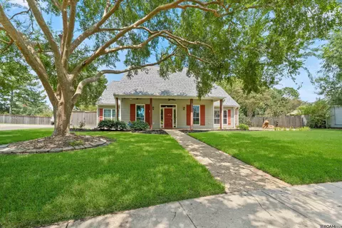 6713 N Woodgate Ct, Baton Rouge, LA 70808