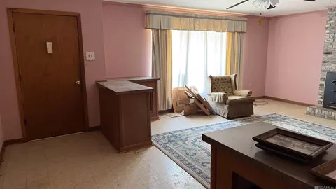 Living - 15709 Denham Rd, Pride, LA 70770 photo 4 of 5
