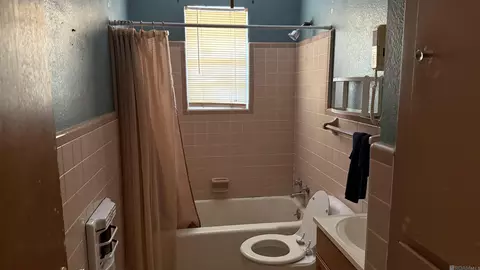 Bath - 15709 Denham Rd, Pride, LA 70770 photo 1 of 3