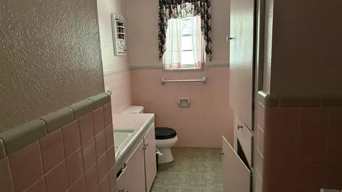 Bath - 15709 Denham Rd, Pride, LA 70770 photo 2 of 3