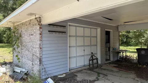 Exterior - 15709 Denham Rd, Pride, LA 70770 photo 4 of 6