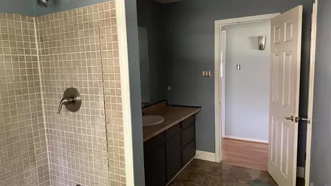 Bath - 15637 Denham Rd, Pride, LA 70770 photo 3 of 3