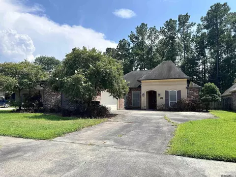 14690 Grapevine Dr, Baton Rouge, LA 70818