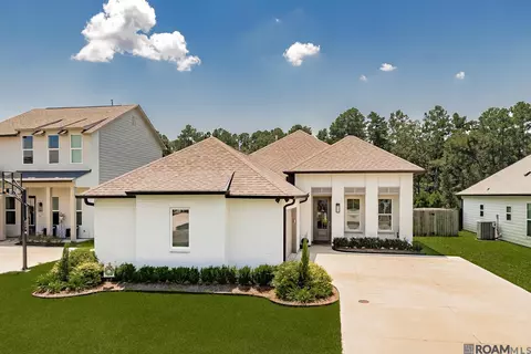 9618 S Creek Dr, Denham Springs, LA 70726