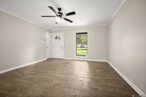 Living - 13900 Milton Ln, Walker, LA 70785 photo 3 of 4