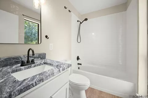 Bath - 13900 Milton Ln, Walker, LA 70785 photo 1 of 2