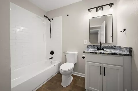 Bath - 13900 Milton Ln, Walker, LA 70785 photo 2 of 2