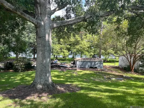 9320 False River Dr, New Roads, LA 70760