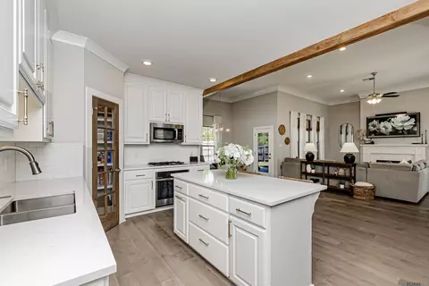 572 Heron Point Dr, Baton Rouge, LA 70810