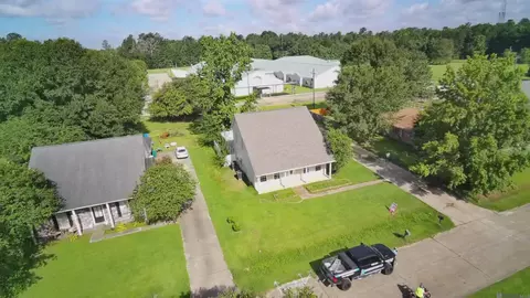 27499 Tall Oaks Dr, Walker, LA 70785